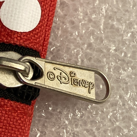 NWOT - Genuine Disney Mickey Mouse ❤️ Red Crossbody Bag Strap & Zippered Pockets - Picture 6 of 9